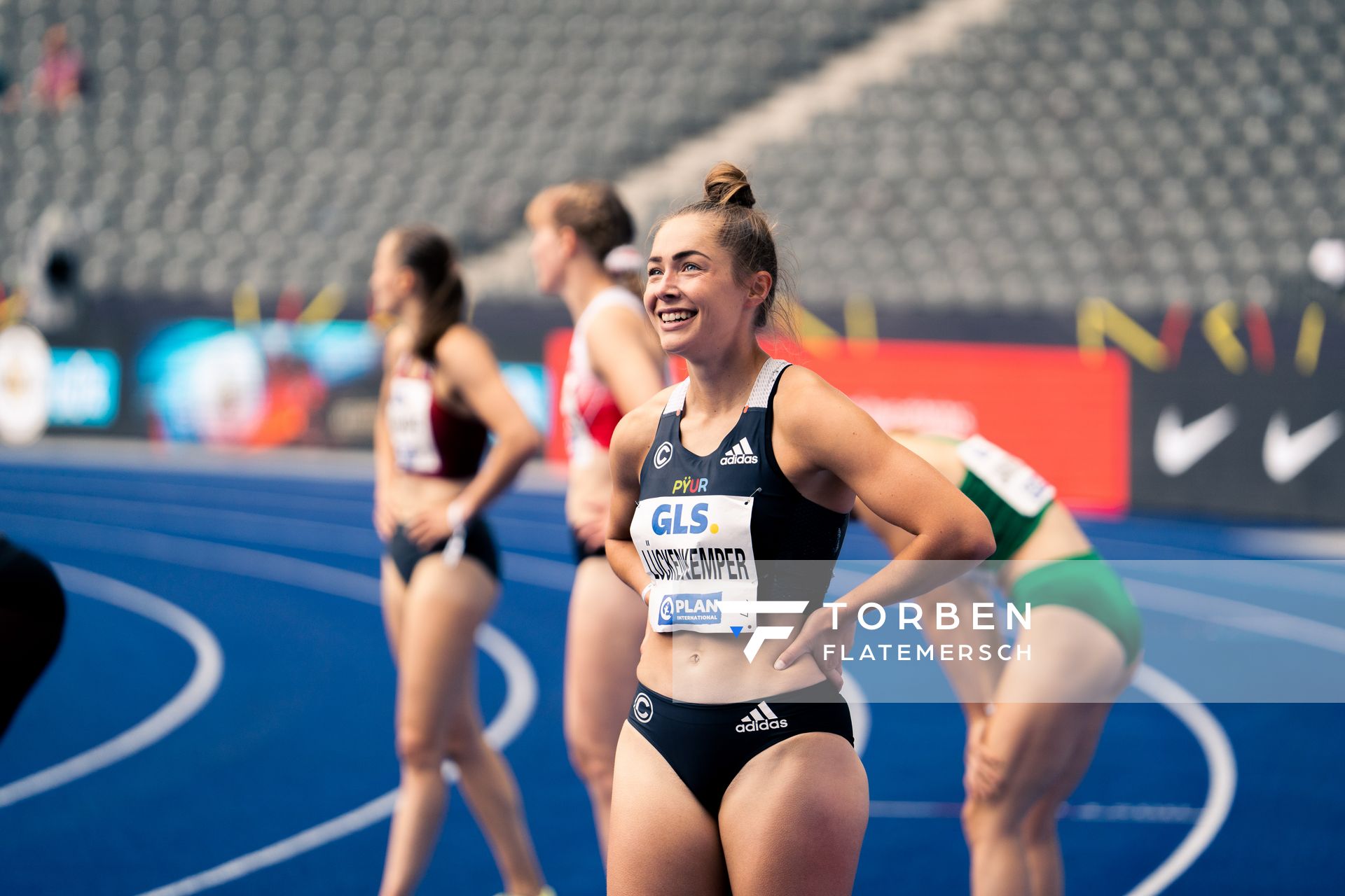 Gina Lueckenkemper (SCC Berlin) nach dem 100m Vorlauf waehrend der deutschen Leichtathletik-Meisterschaften im Olympiastadion am 25.06.2022 in Berlin